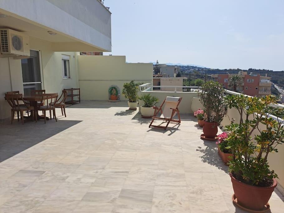Seaview Flora'S Luxury Apartment-300Meters From The Beach Rethymno  Exterior photo