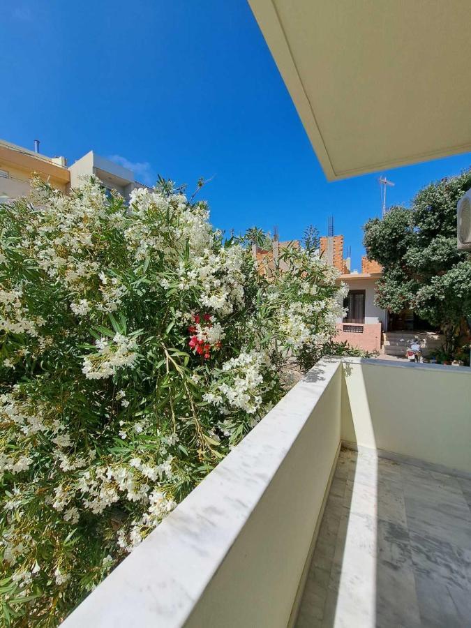 Seaview Flora'S Luxury Apartment-300Meters From The Beach Rethymno  Exterior photo